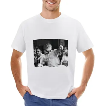 Хемингуэй в баре, Черно-Белая, Винтажная Настенная Художественная футболка, милая одежда для любителей спорта, футболка оверсайз для мужчин