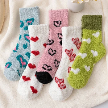 Зимние Теплые носки из кораллового флиса, женские Утепленные Бархатные носки средней длины с милым рисунком в виде сердца, мягкие Домашние носки для сна