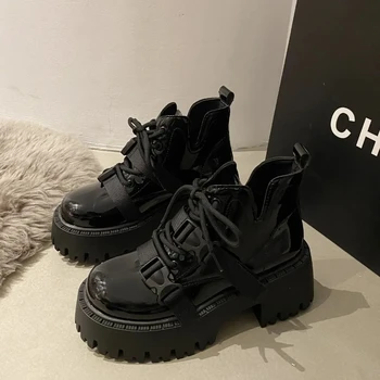 Черный для осени 2023 года, новые ботинки на толстой подошве с пинетками в британском стиле, милые крутые маленькие пинетки на платформе.